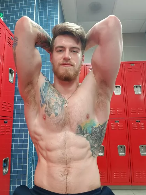 I’m your alpha god. Worship my pits 😈