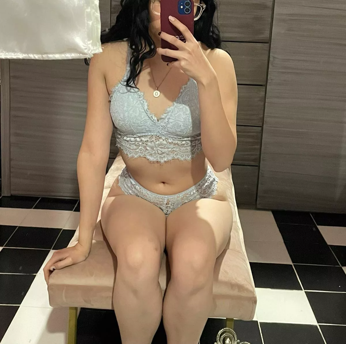 It turns me on just thinking about my girlfriend 23 years old using a dildo while she gives me a good blowjob… I want to ask her if she’s able to do such a thing… she has never used a dildo, any ideas or advice?