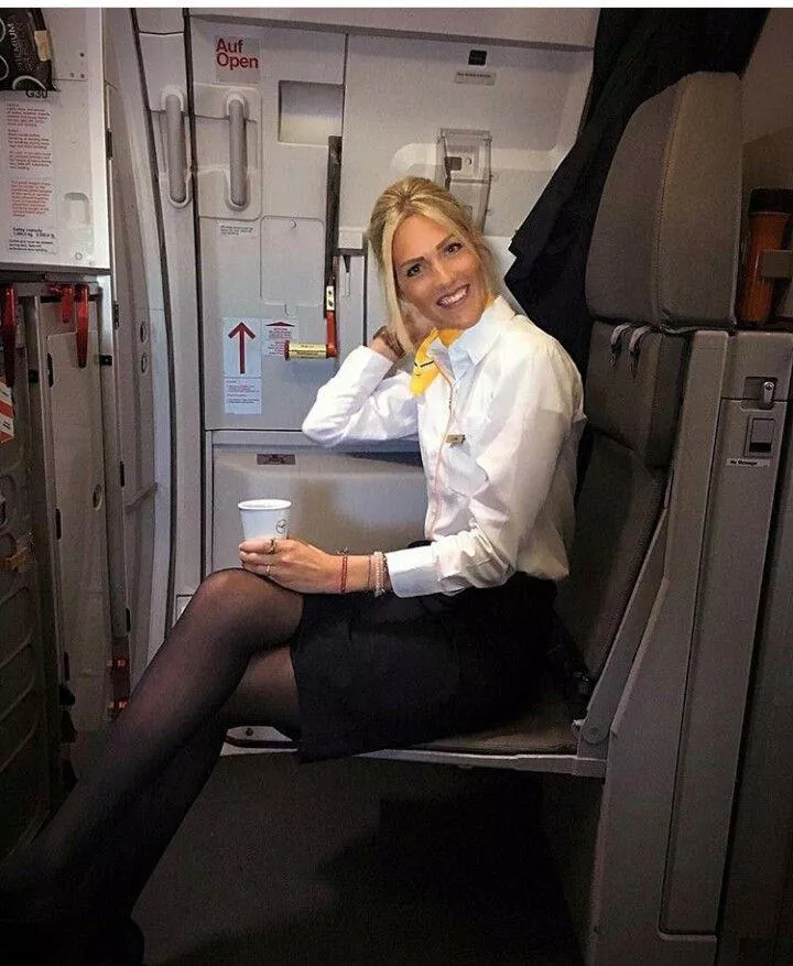 Leave your worship puddle on her goddess legs