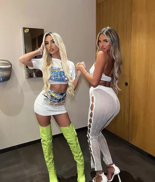 left or right? 😈😍