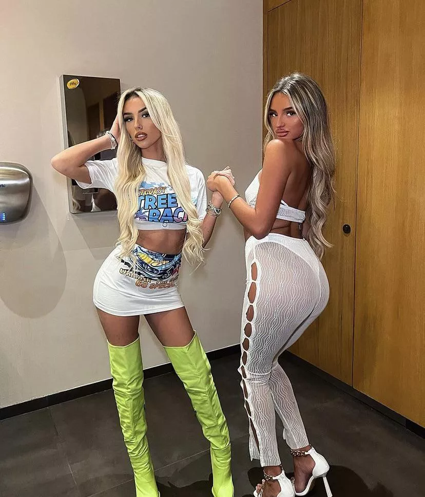 left or right? 😈😍