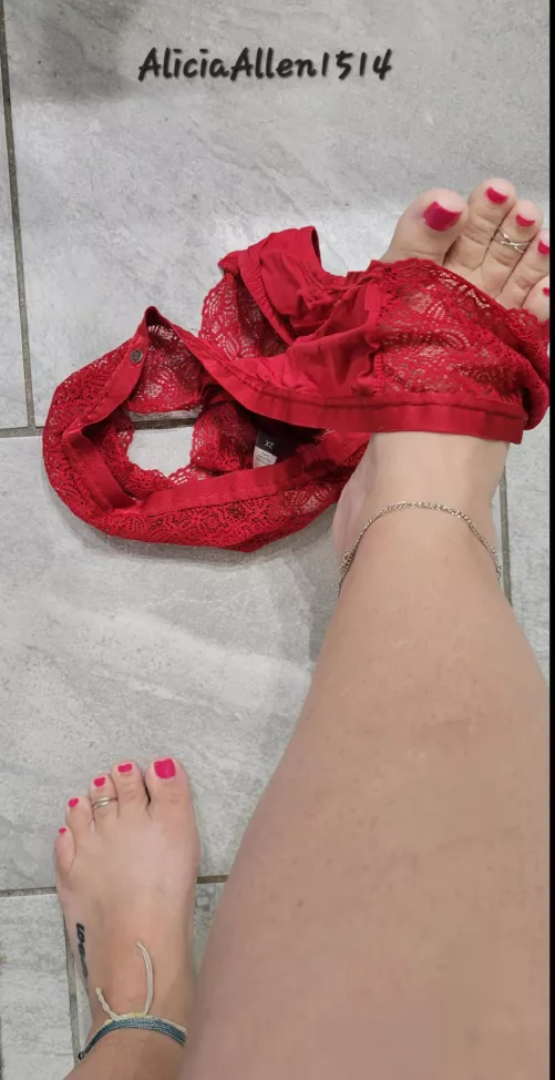 Let me just kick these off 😈❤️