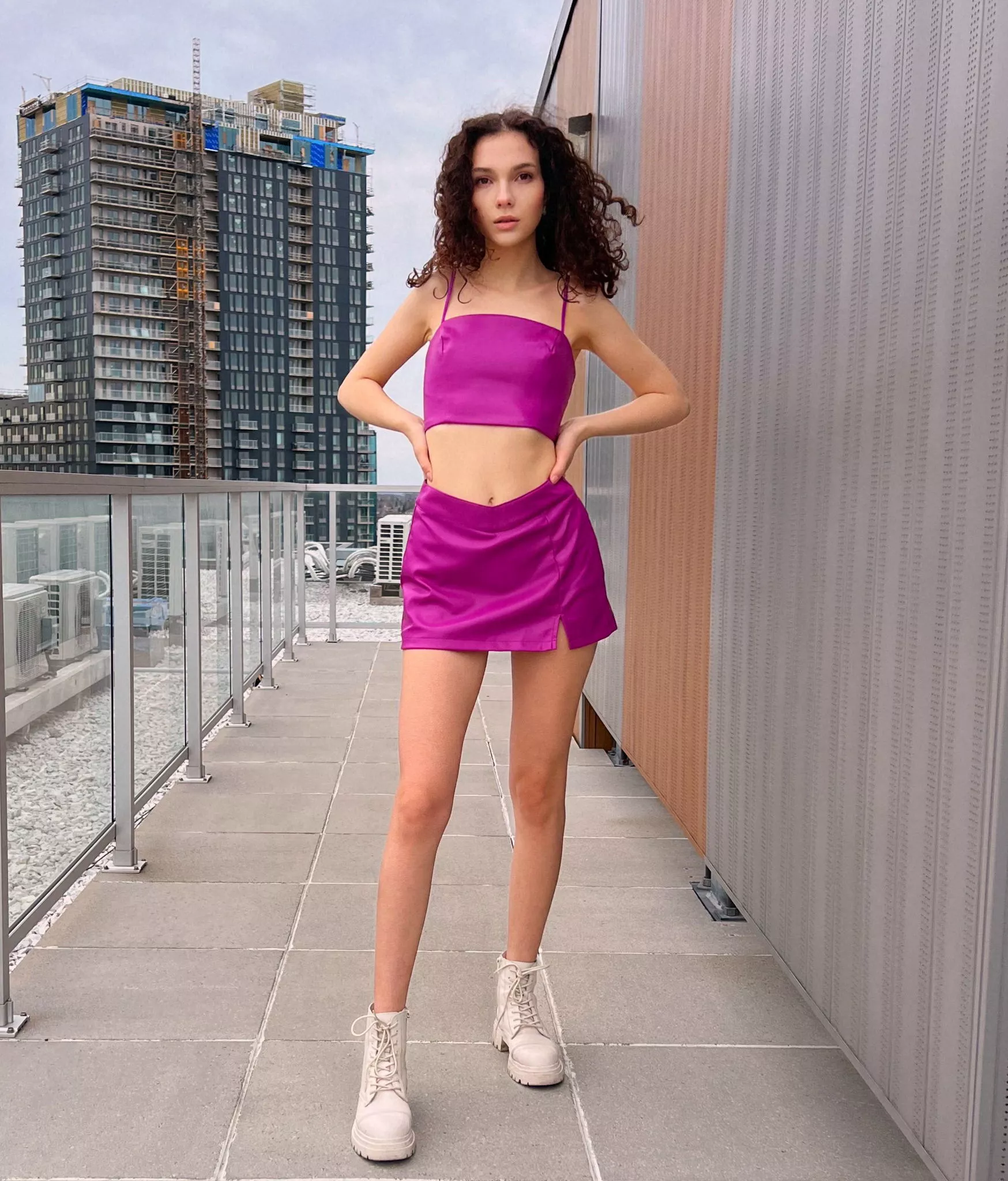 Let's make some memories together 💕 Follow a curly brunette on OnlyFans for some fun 🤗