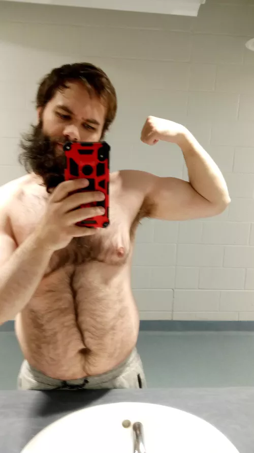 look at this chest hair 🤤