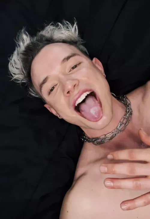 Love giving myself a facial 💦😌