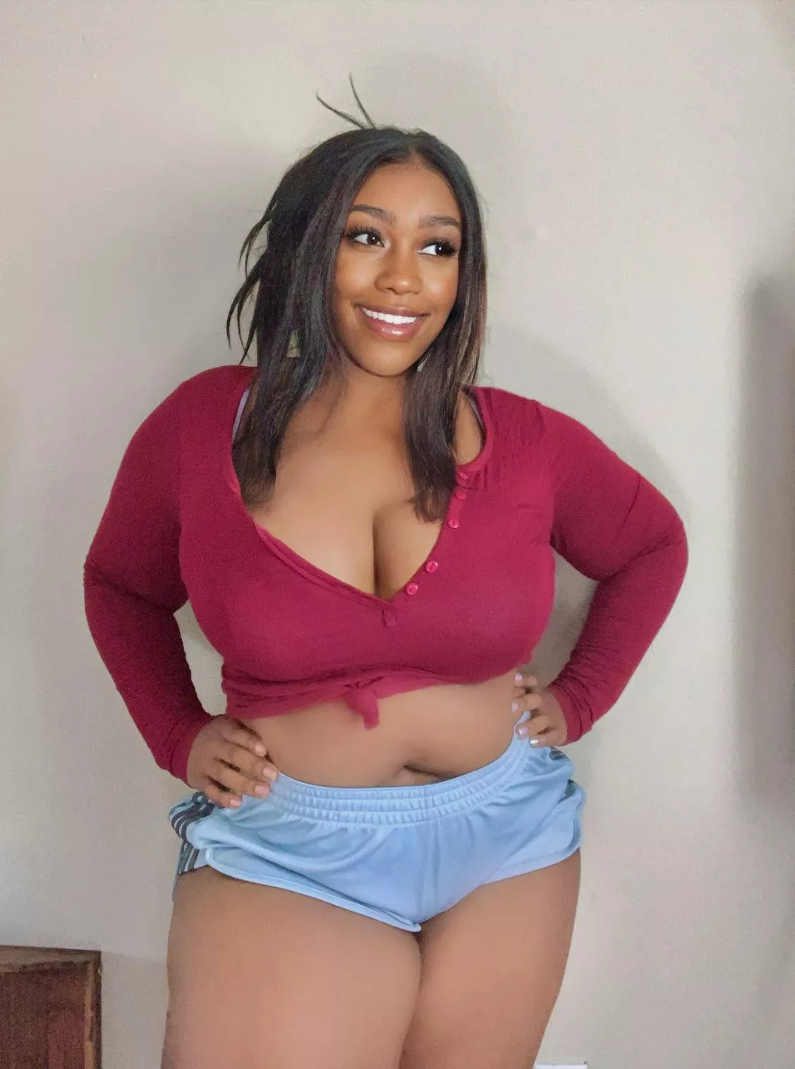 mood when my DMs blow up on V Day🙄😁💕