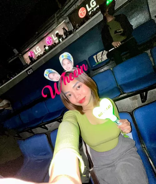 petite but she busty af