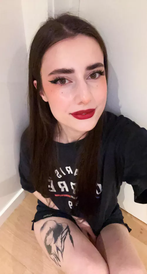 pls say hi if you like goofy ass alt girls 🤧