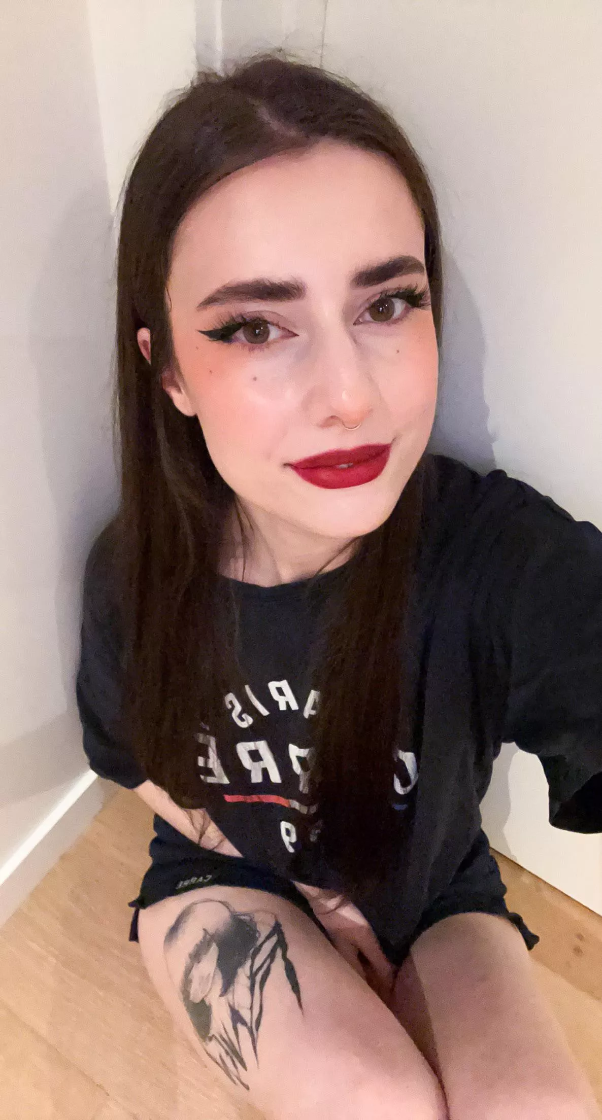 pls say hi if you like goofy ass alt girls 🤧