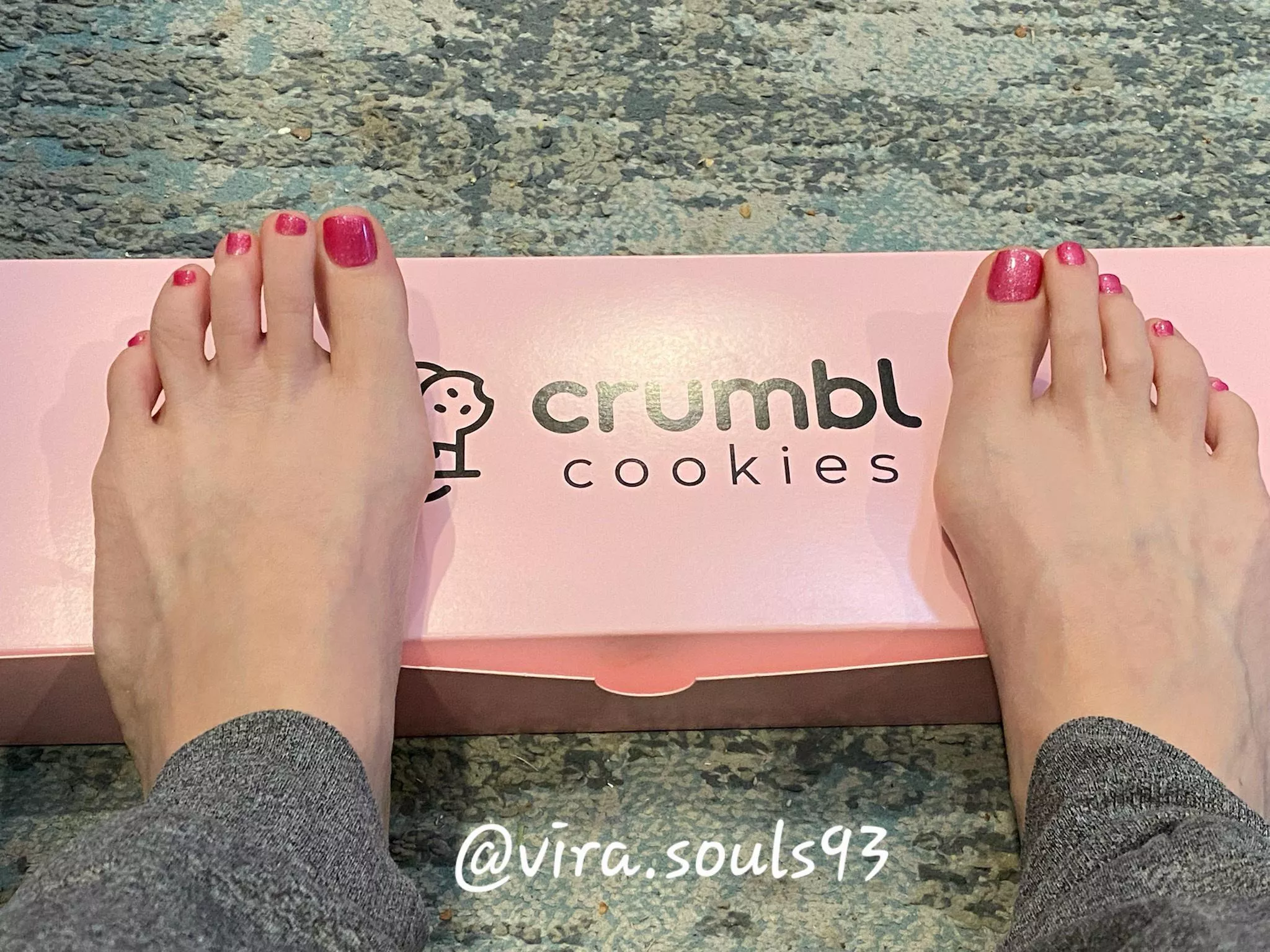 Pretty in Pink, Don't you Think... I bet you want those cookies after😋