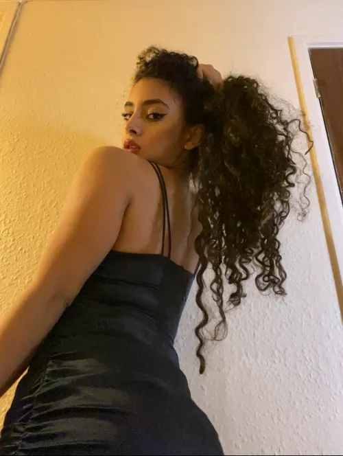 Showing off my cute ass in my tightdress