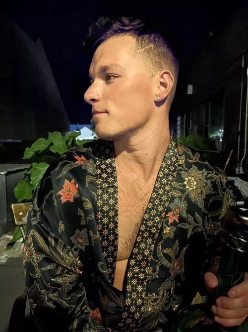 Silk kimonos and s[m]ooth tokes