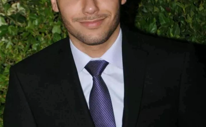 Would you encourage me to take a nude pic in the same suit?