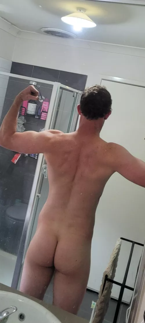 a quick back flex (m)