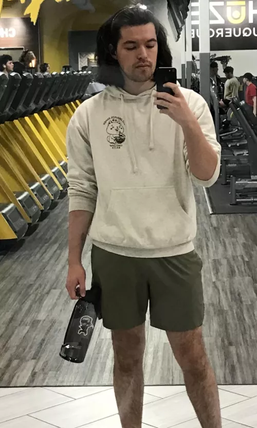 Another night spent at the gym. Good morning 👋🏻