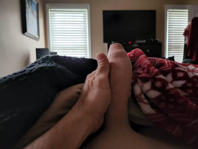 anyone else think it's interesting that so many men on this sub are uncut and bigger than average?