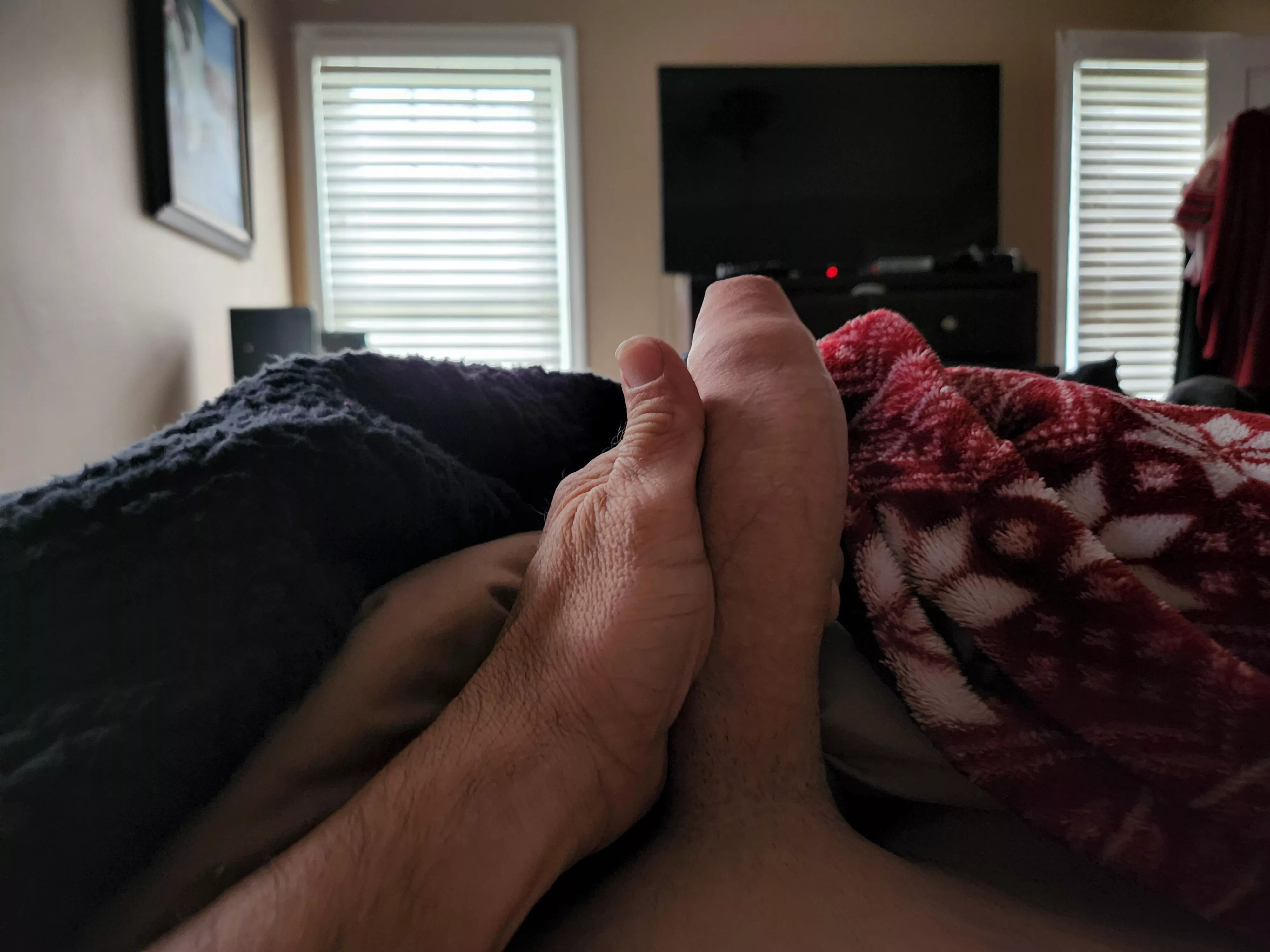 anyone else think it's interesting that so many men on this sub are uncut and bigger than average?