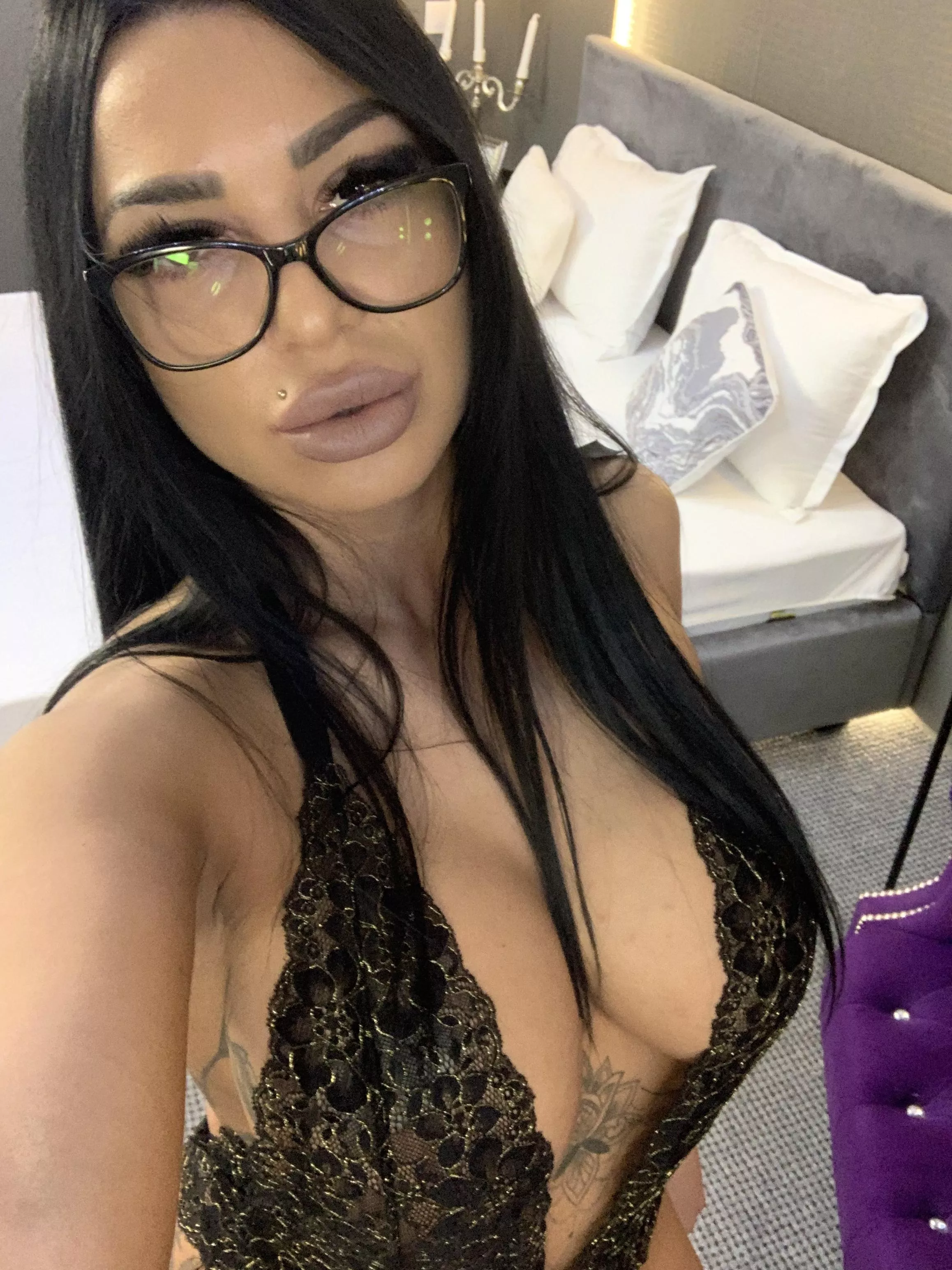 Being a bimbo is a sexy style