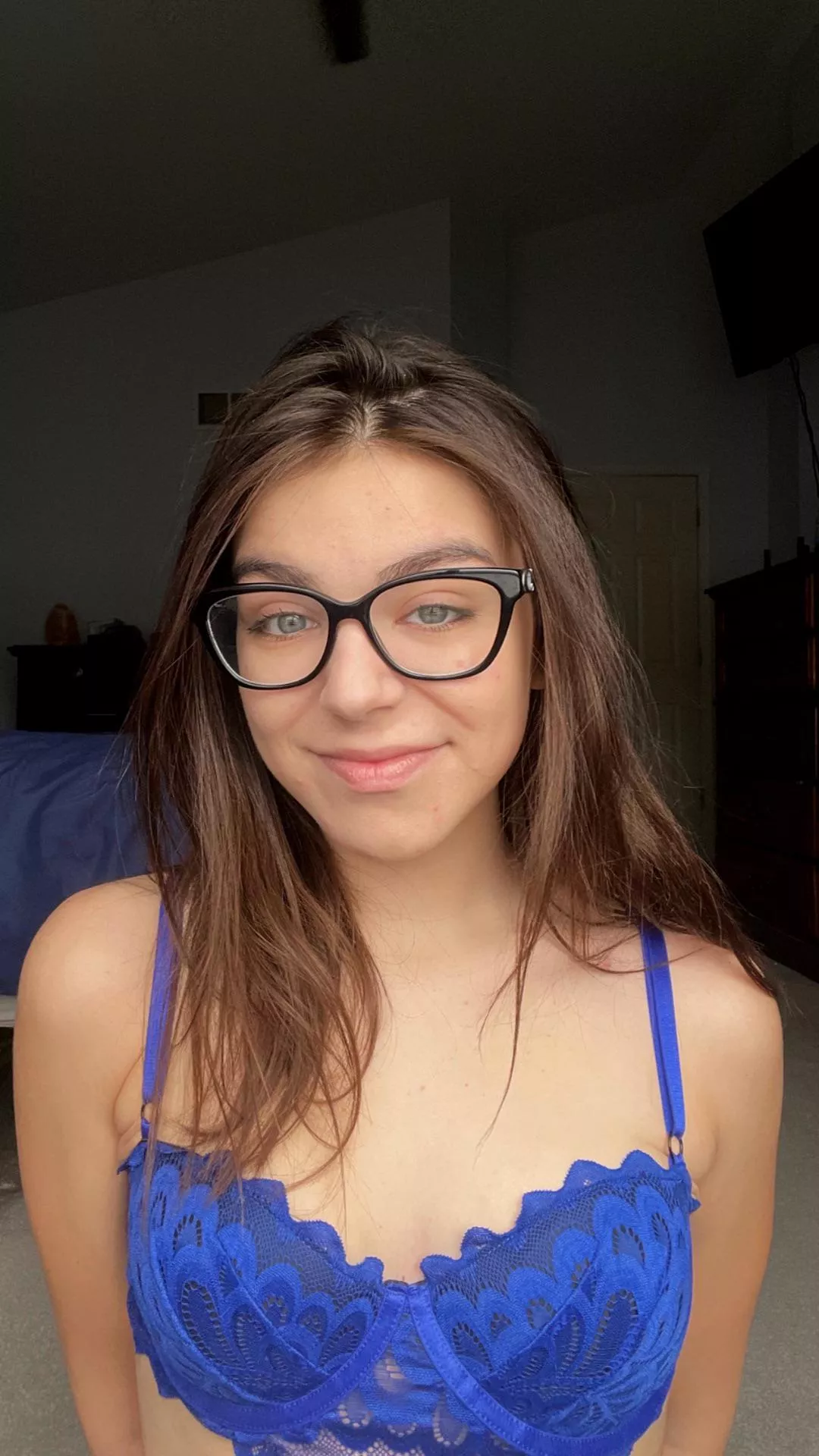 Brunettes just do blue better🤷🏻‍♀️