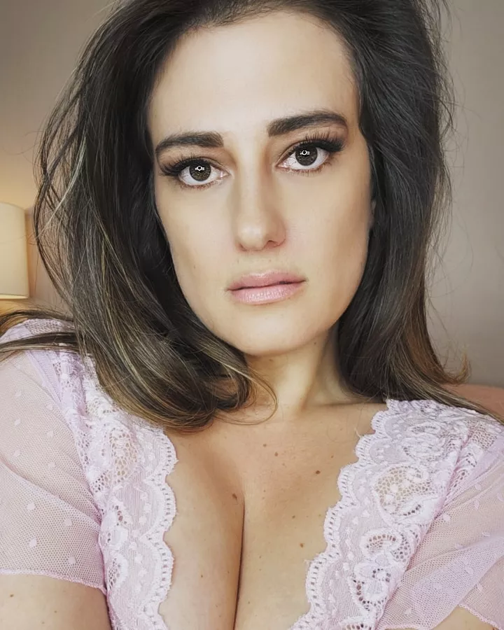 Come give mommy a kiss 💋