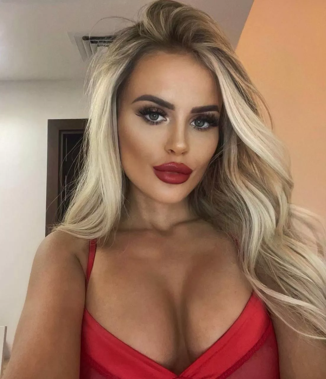 Do you love sultry eyes and red lips?