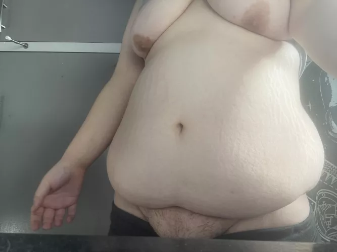 f 18 - huge belly, piggy tits and fupa