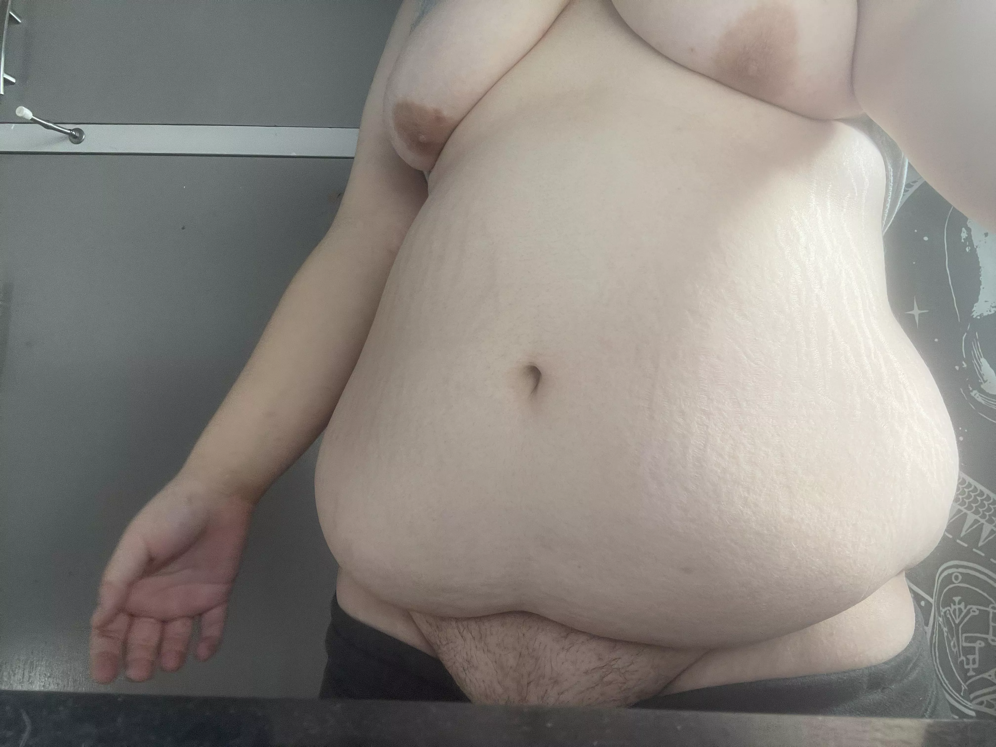 f 18 - huge belly, piggy tits and fupa