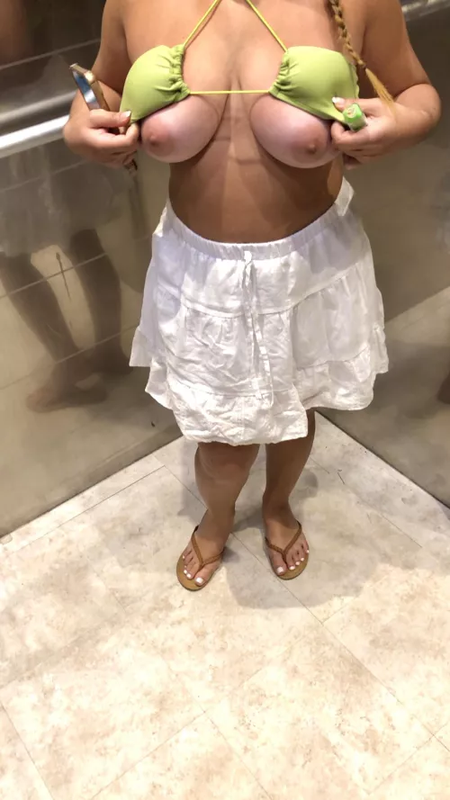 Flashing in the resort elevator