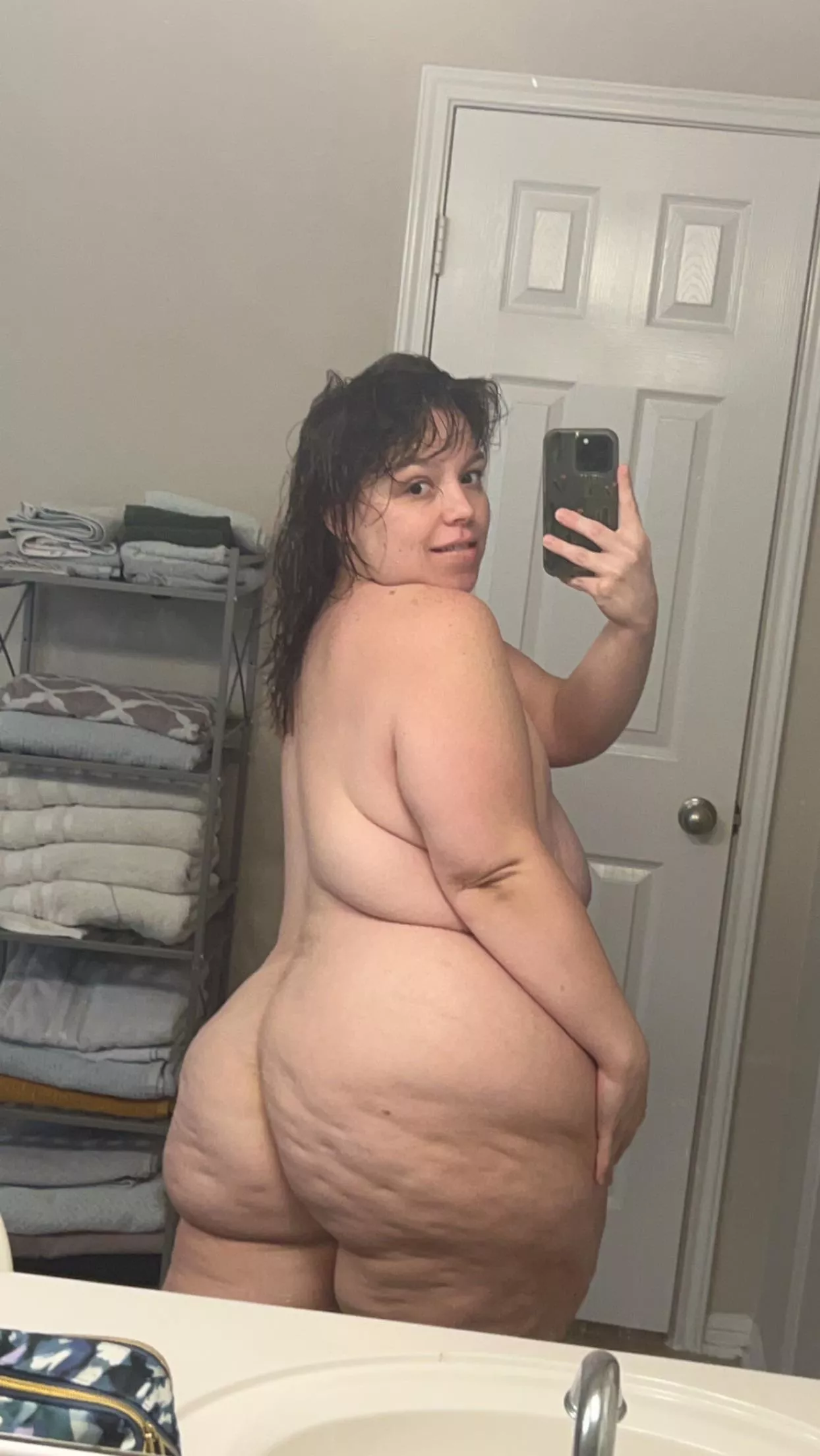 fresh out the shower 🍑