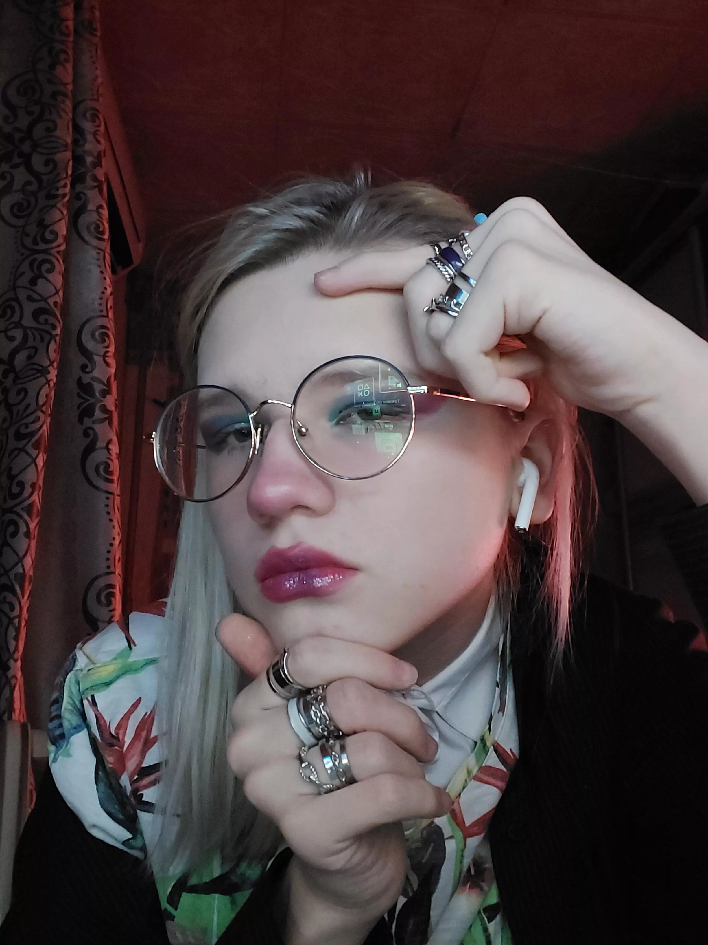 Give me a gift and I'll do nudes