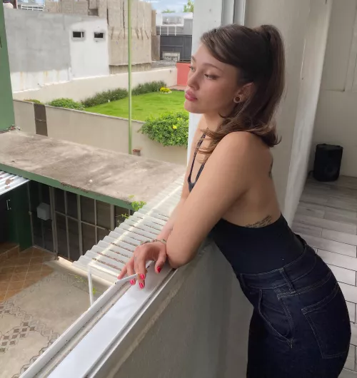 Hi everyone ! 💛🚬🖤 have u smoked today? How many cigs?