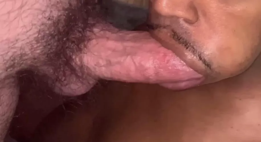 His fat hairy BWC always finds its way to the corner 🤪