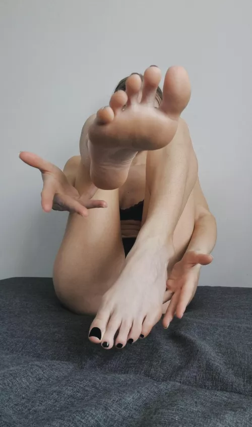 I am your new obsession now🦶🏻Lick it💕