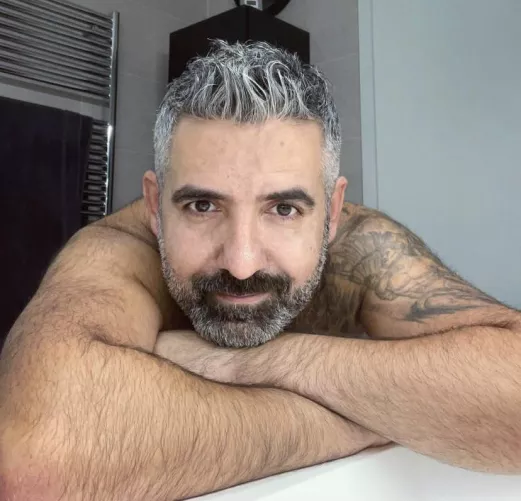 I’m single, Need someone we can build a relationship together and explore our world together.