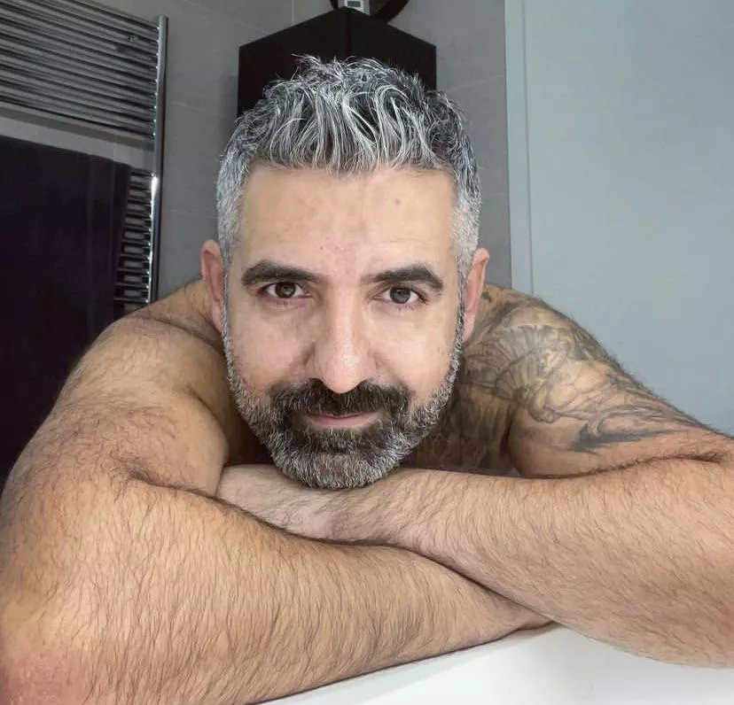 I’m single, Need someone we can build a relationship together and explore our world together.