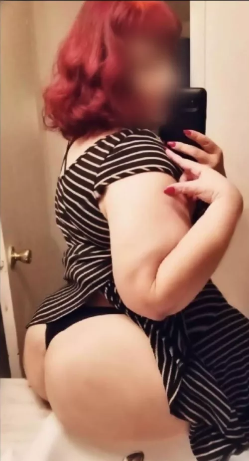 jerk off to wife's ass