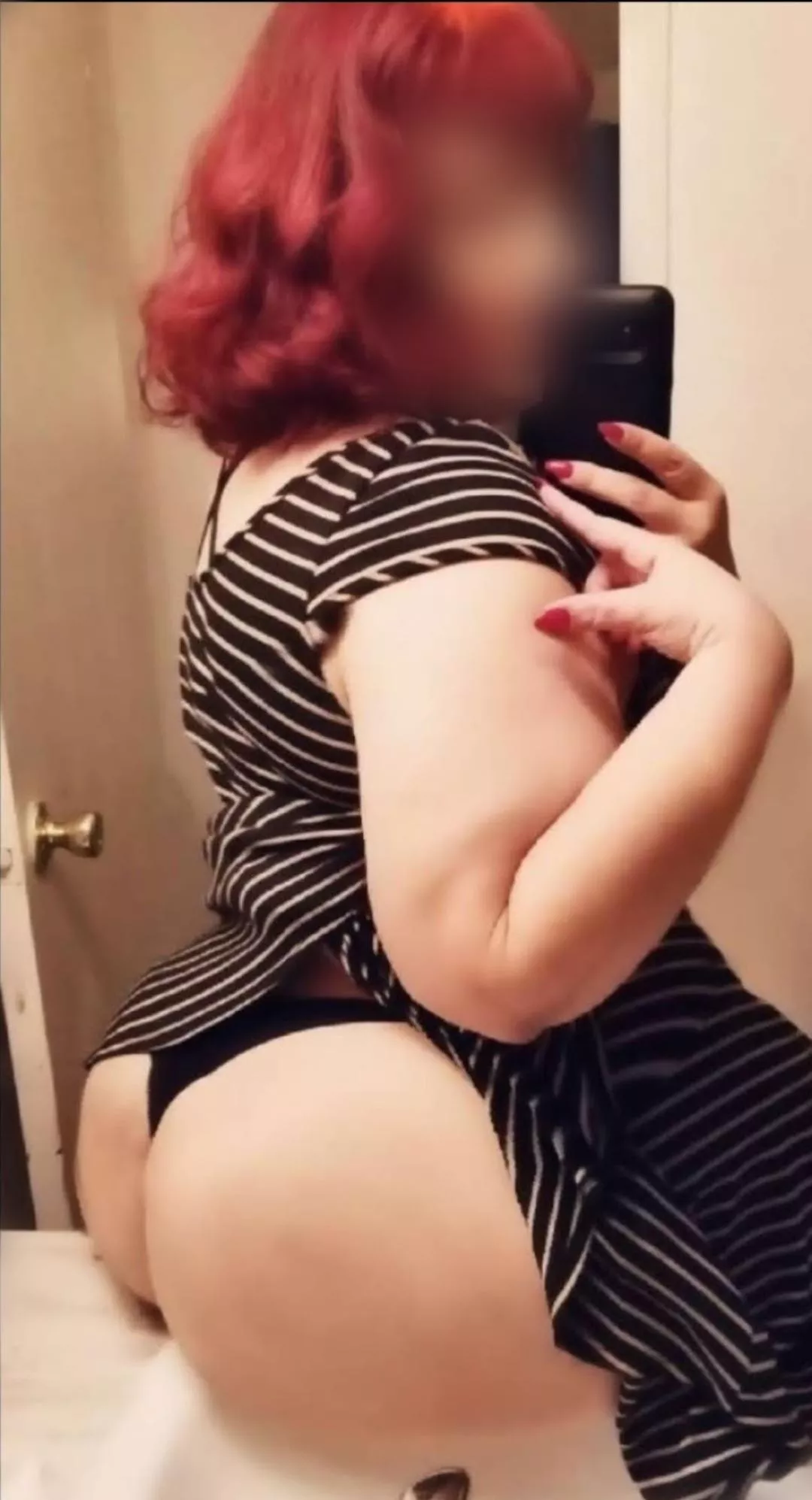 jerk off to wife's ass