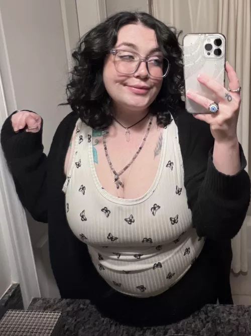 just a normal selfie except my gut hanging over the counter makes it so hot 🥵