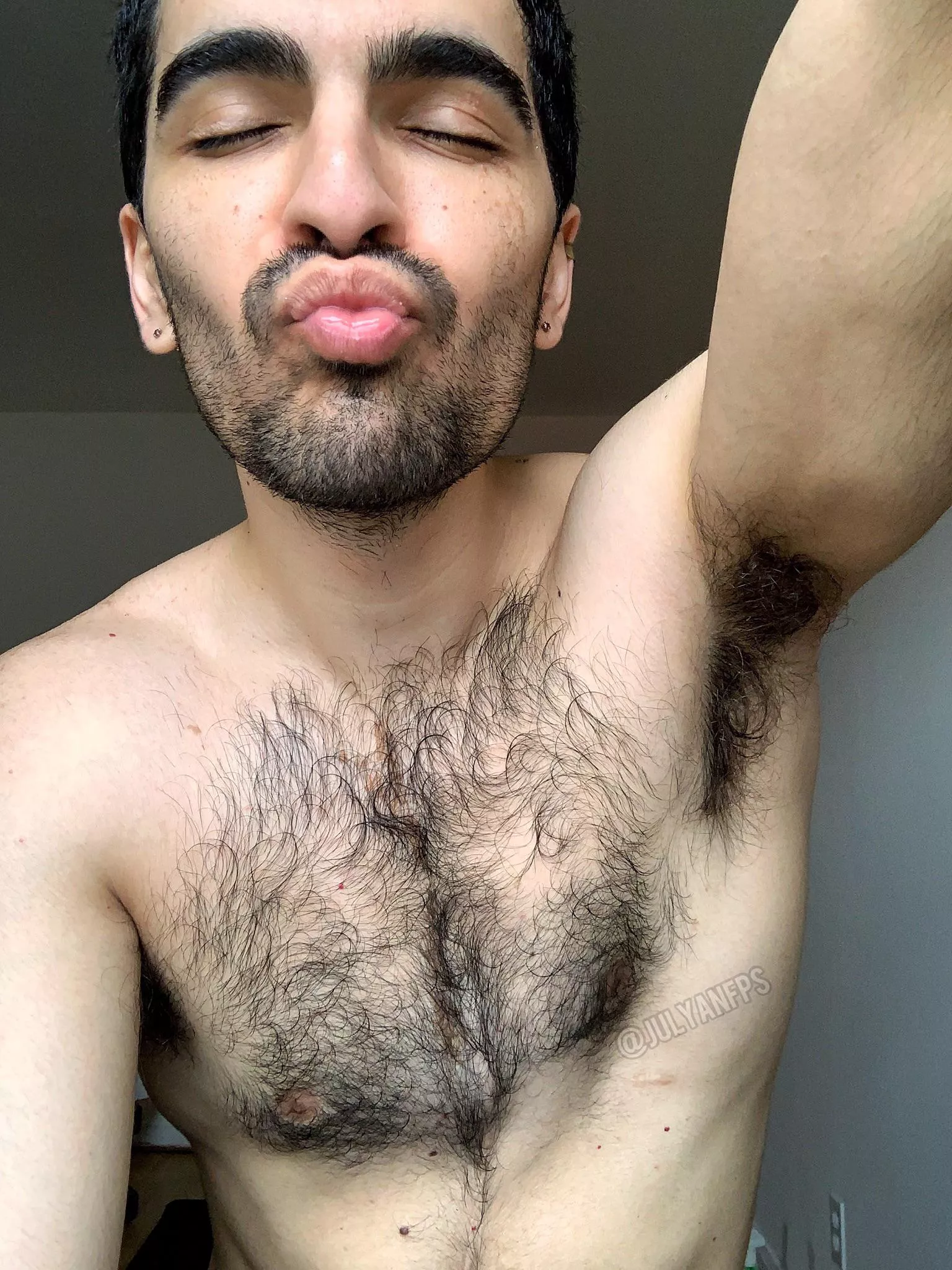 Kiss my lips, then my pits