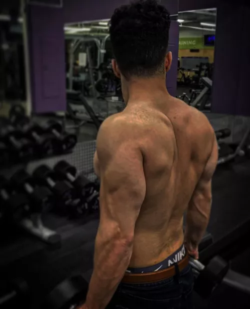 (M) Who wants to be my new gym girl