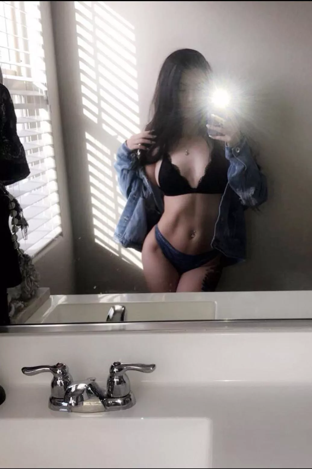 My boyfriend is gone anyone wanna come fill me up with their warm cum 🤤