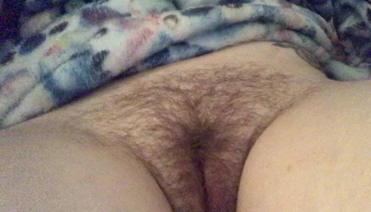 Start in my pussy then make your way to my hairy asshole 🤤