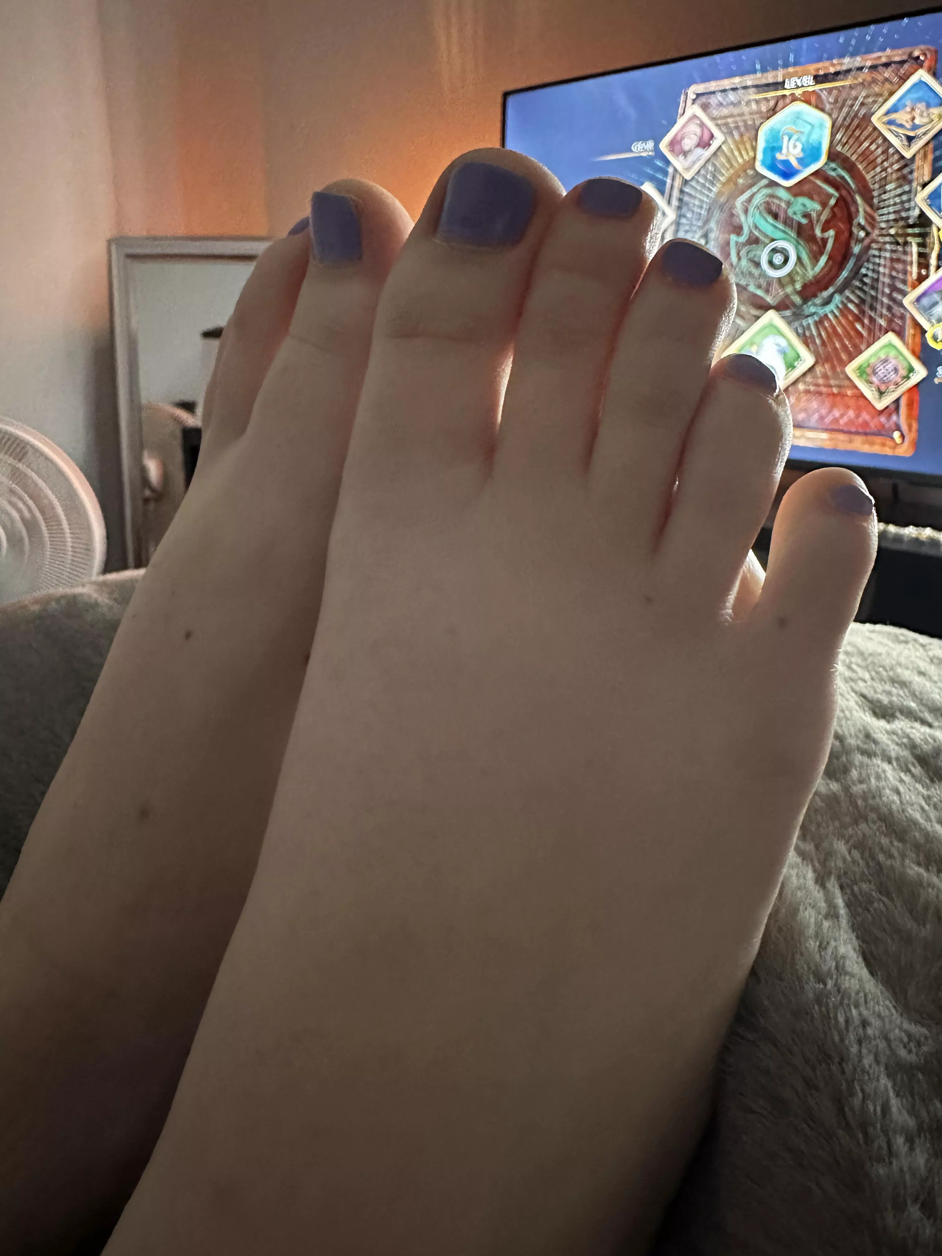 Suck my toes while I play Hogwarts Legacy 🧹⚡️