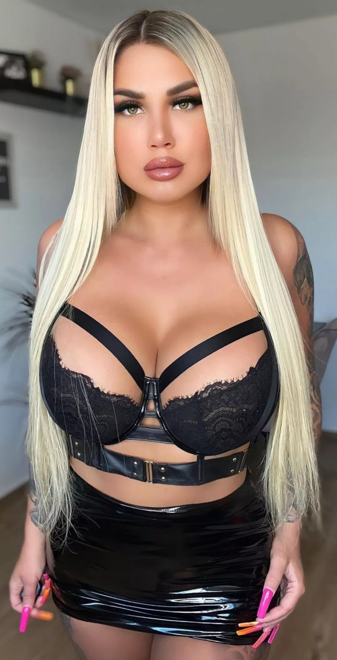 Ur fave blondie bimbo