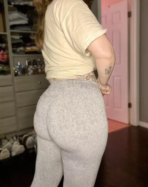 Wanna squeeze these cheeks🤭