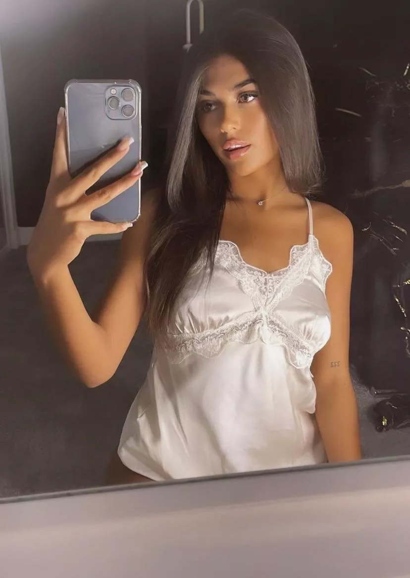 what would you rate her out of 10? 🤤