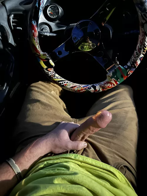 Who wants to help me out before work this morning? The steering wheel comes off too😏