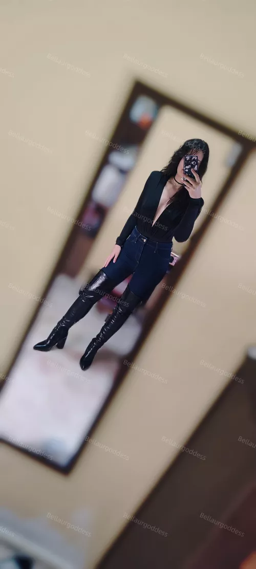 Wishing I had a sub to walk on a leash [F] [OC]