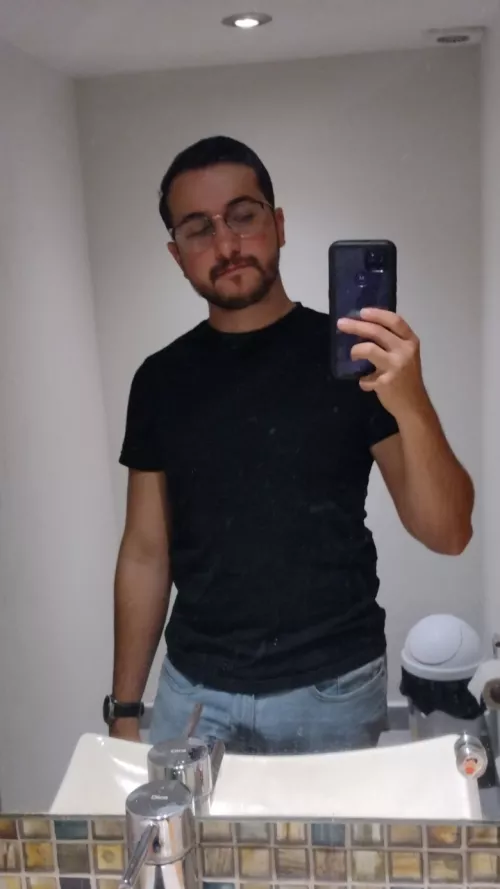 Work bathroom selfie 🌼