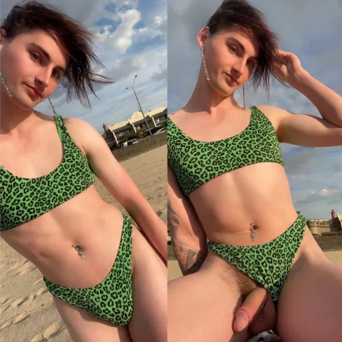 Would you suck me at the beach?🏝️😜